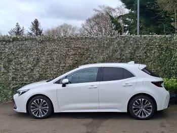 Used Toyota Corolla Design 140 HP (102 kW) 2023 White Hatchback