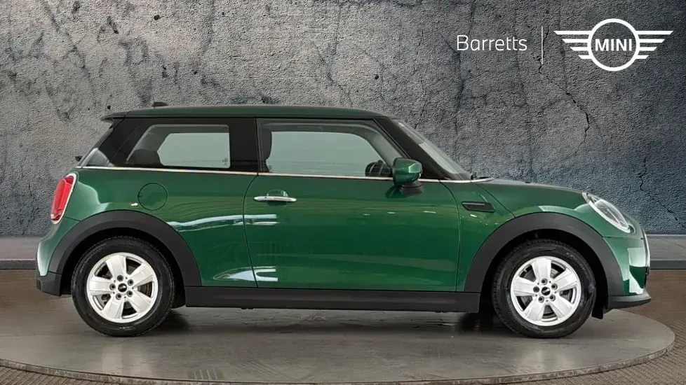 Used Mini Cooper Classic 134 HP (98 kW) 2023 Green Hatchback