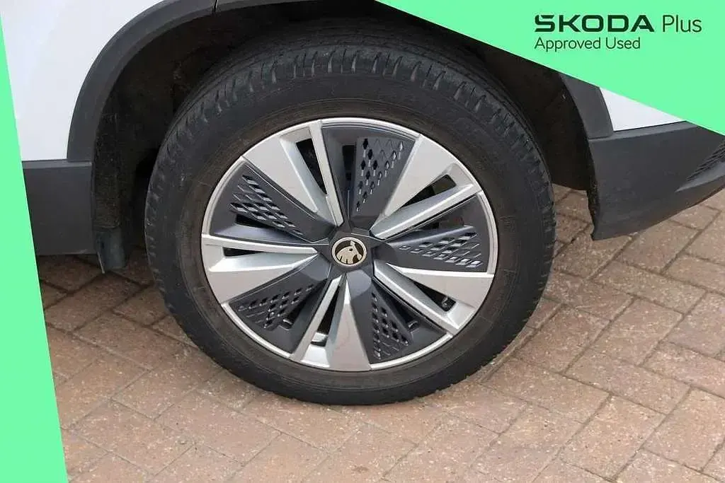 Used Skoda Karoq SE Drive 147 HP (108 kW) 2023 Moon white metallic SUV