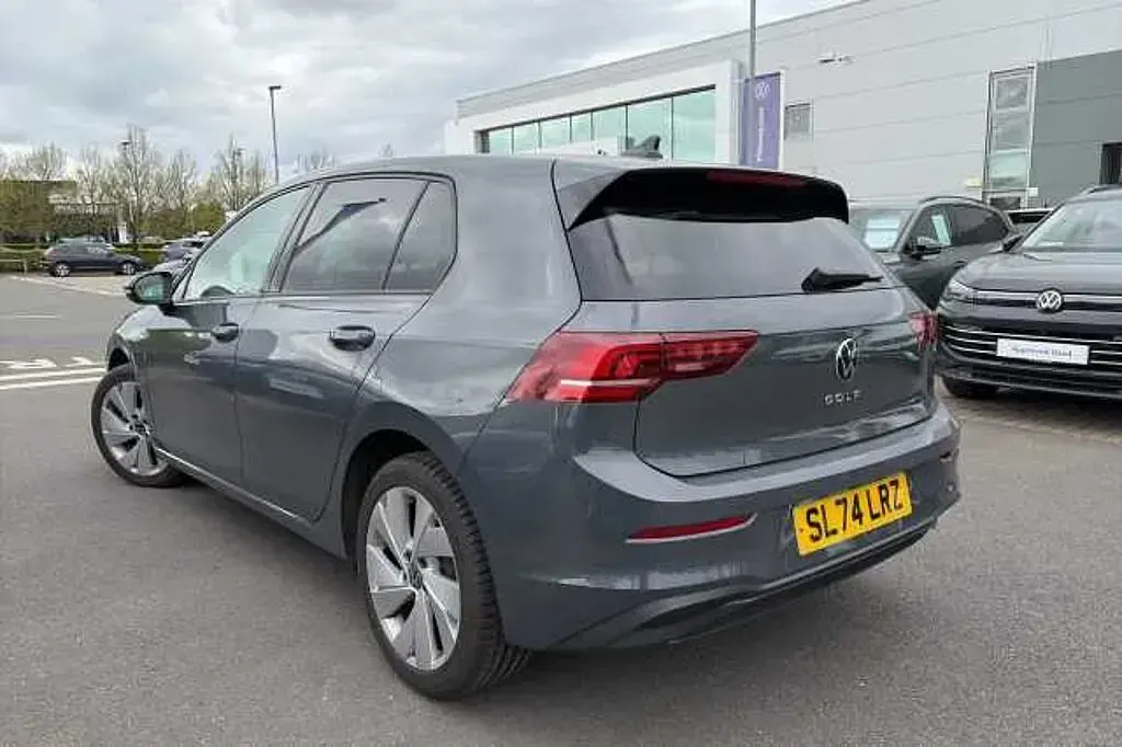 Second-hand VW Golf VIII 150 CP (110 kW) 2024