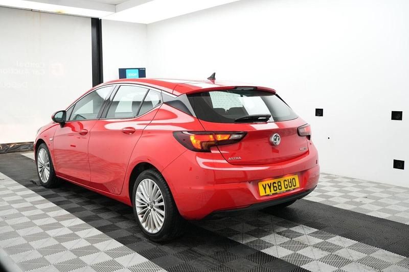 Used Vauxhall Astra Elite 105 HP (77 kW) 2018 Red Hatchback