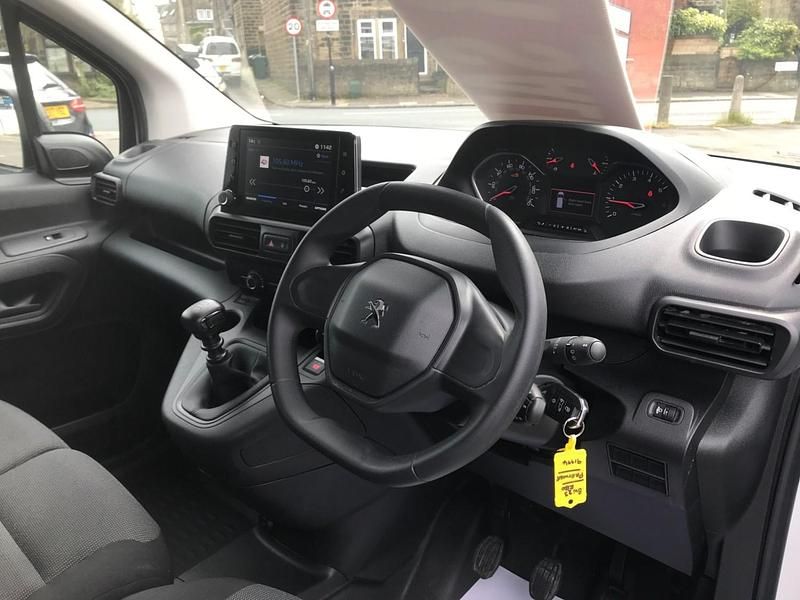 Used Peugeot Partner Premium 2023 White MPV