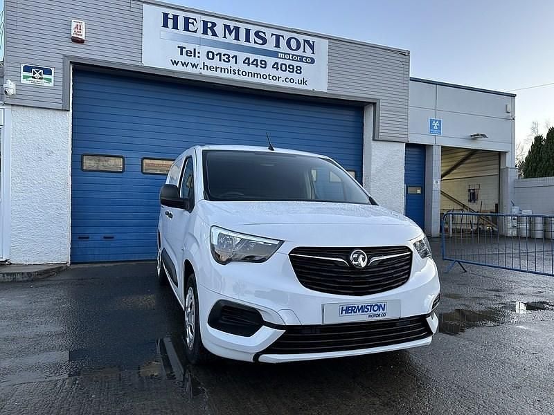 Used Vauxhall Combo Sportive 100 HP (73 kW) 2020 White MPV