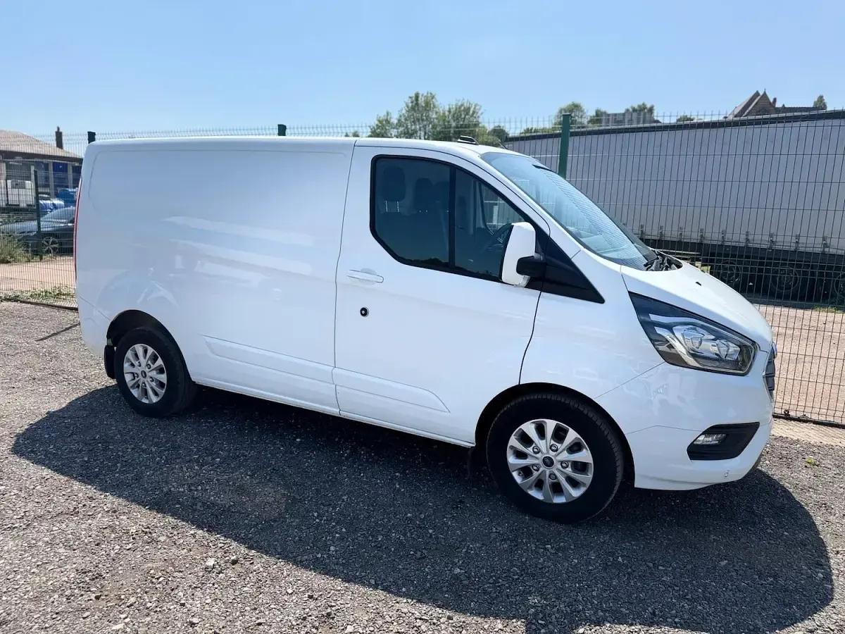 Used Ford Transit Custom Limited 130 HP (95 kW) 2023 White Van