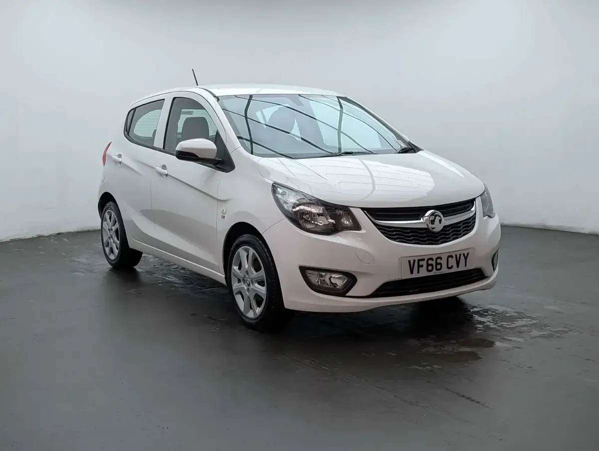 Used Vauxhall Viva 75 HP (55 kW) 2017 White Hatchback