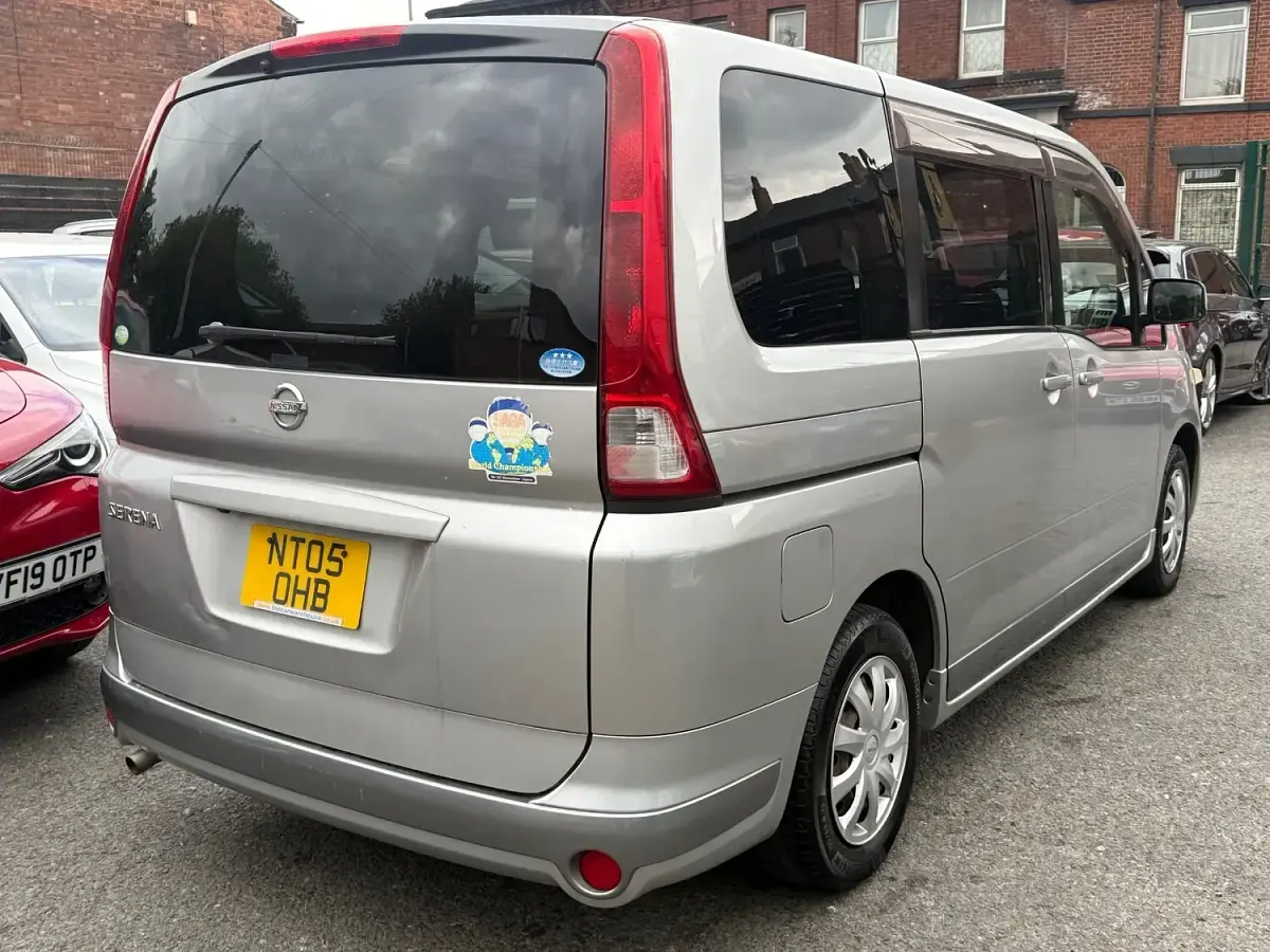 Used Nissan Serena 2005 Silver MPV