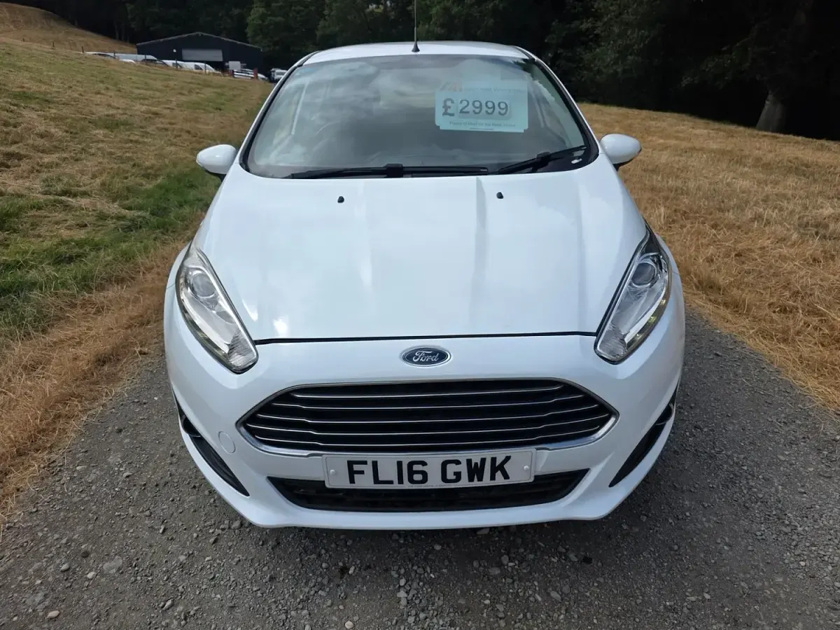 Used Ford Fiesta Zetec 2016 White Hatchback