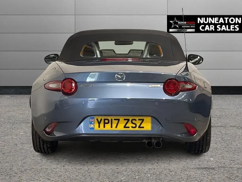 Usado Mazda MX5 131 HP (96 kW) 2017 Azul Cabrios