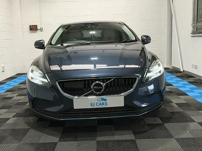 Used Volvo V40 Inscription 2026 Blue Hatchback