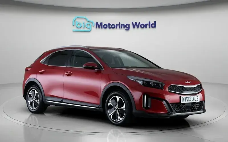 Usado Kia XCeed 141 HP (103 kW) 2023 Vermelho SUV