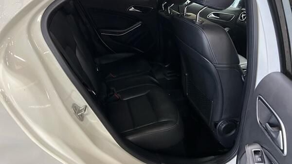 Used Mercedes A180 Premium 2016 White Hatchback