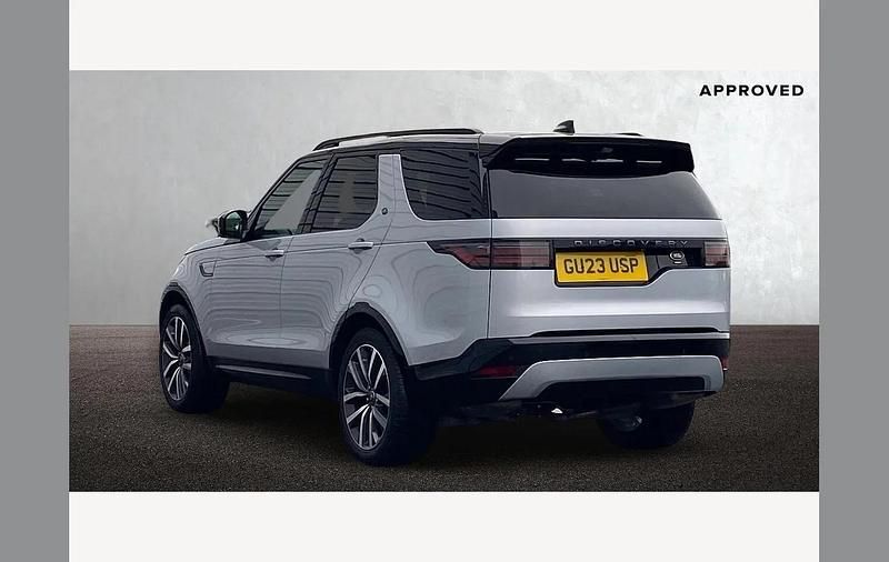 Usado Land Rover Discovery 5 SE Dynamic 300 HP (220 kW) 2023 Prateado SUV