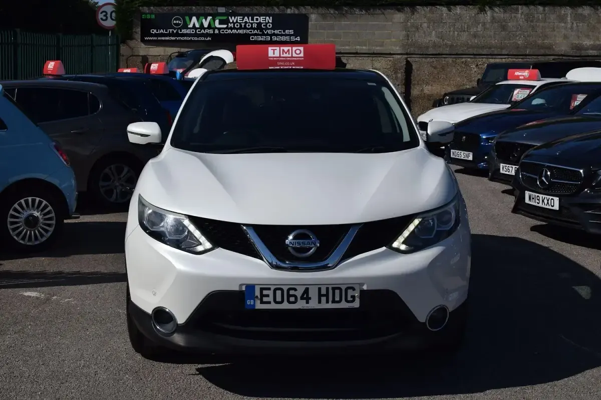 Used Nissan Qashqai Acenta Premium 110 HP (80 kW) 2014 White SUV