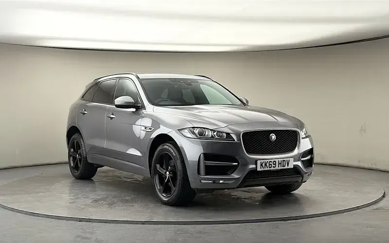 Usado Jaguar F-Pace R-Sport 180 HP (132 kW) 2019 SUV