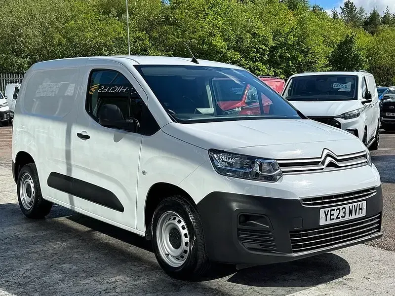 Second-hand Citroën Berlingo 100 CP (73 kW) 2023 Alb Monovolum