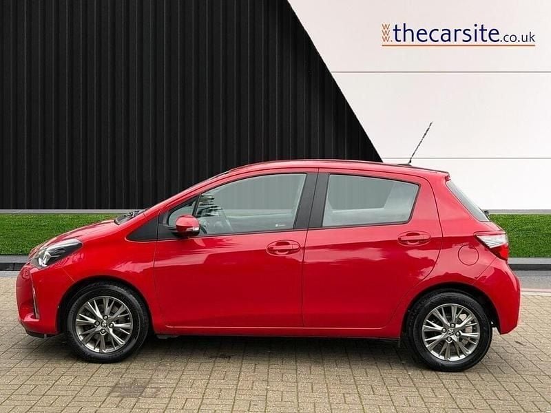 Usado Toyota Yaris 2017 Vermelho Citadino