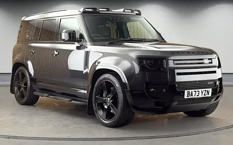 Używany Land Rover Defender HSE Dynamic 300 KM (220 kW) 2023 SUV