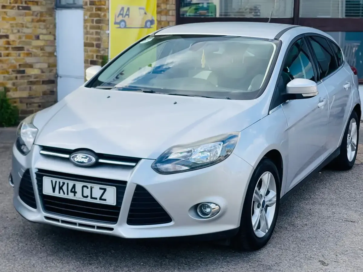 Used Ford Focus Zetec 125 HP (91 kW) 2014 Silver Hatchback