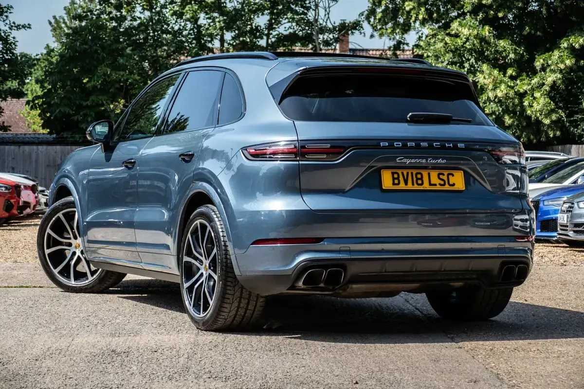 Used Porsche Cayenne Turbo 550 HP (404 kW) 2018 Blue SUV