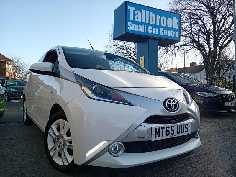 White Used 2015 Toyota Aygo X-pure Hatchback | £6,495 (A bit pricey) - Image 1/4
