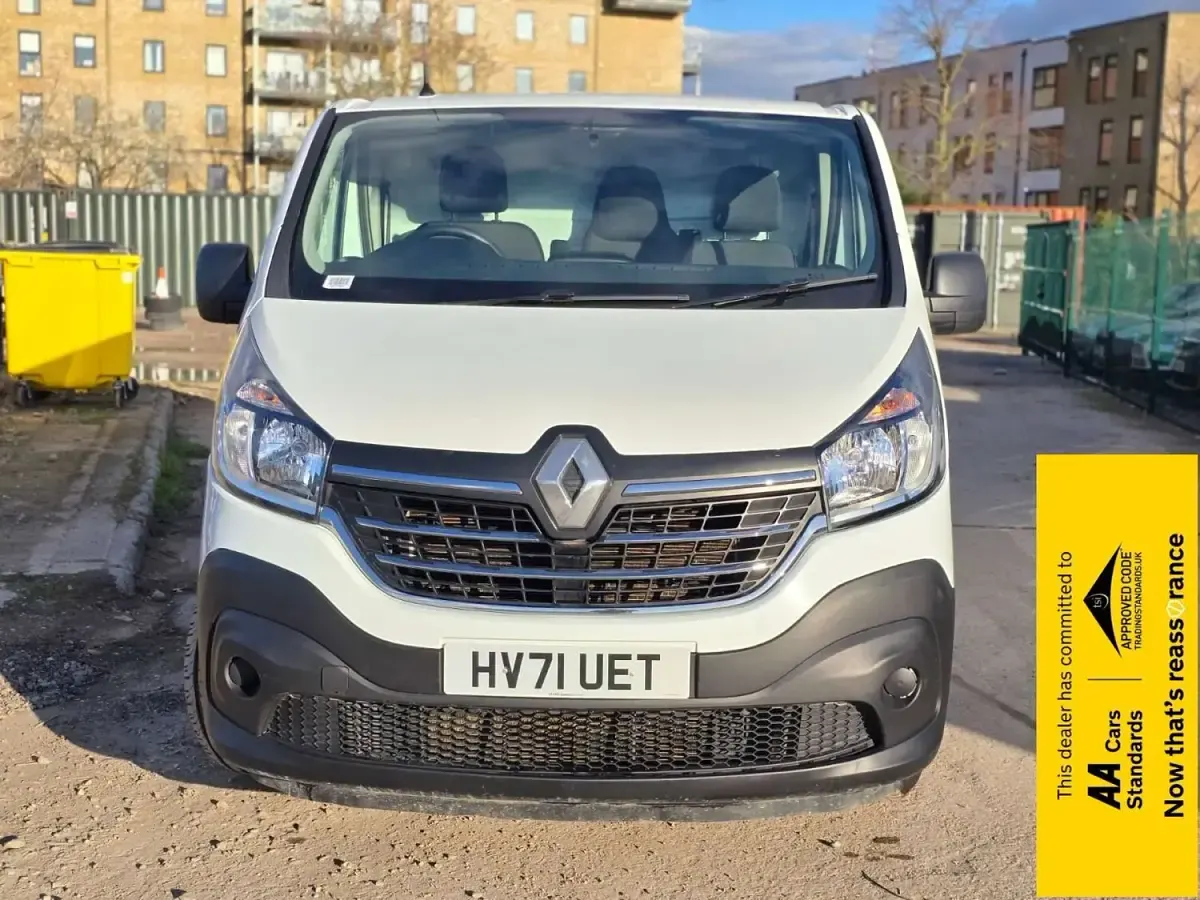 Used Renault Trafic Business 120 HP (88 kW) 2021 White MPV