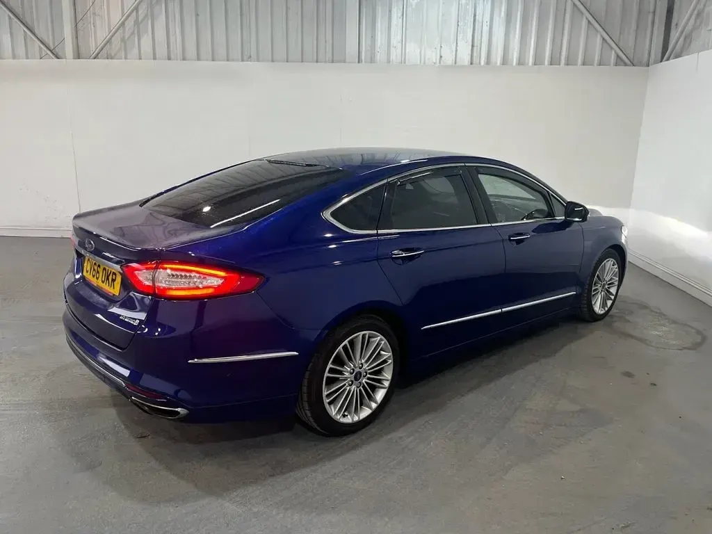 Used Ford Mondeo Vignale 210 HP (154 kW) 2016 Blue Sedan