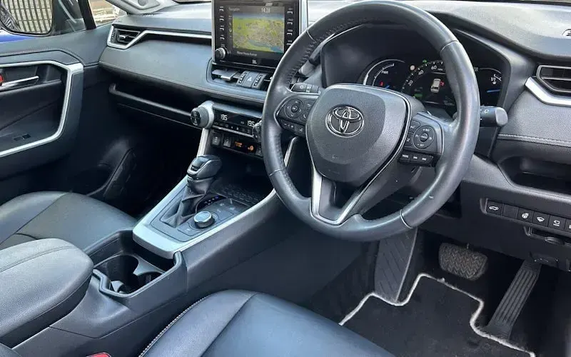 Used Toyota RAV4 Hybrid 222 HP (163 kW) 2021 Silver SUV