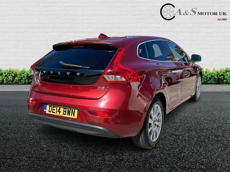Usado Volvo V40 SE Lux 115 HP (84 kW) 2014 Vermelho Citadino