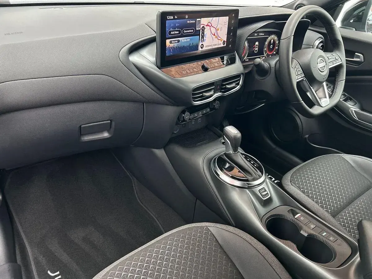 New Nissan Juke N-Connecta 143 HP (105 kW) 2026 Grey SUV