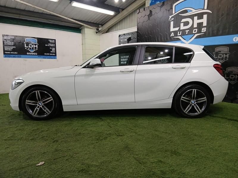 Used BMW 114 Sport Line 2014 White Hatchback