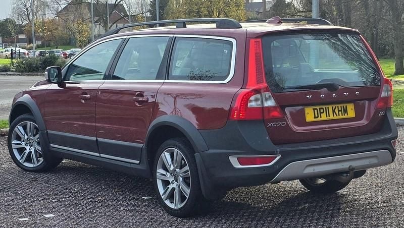 Used Volvo XC70 SE Lux 163 HP (119 kW) 2011 Red Estate