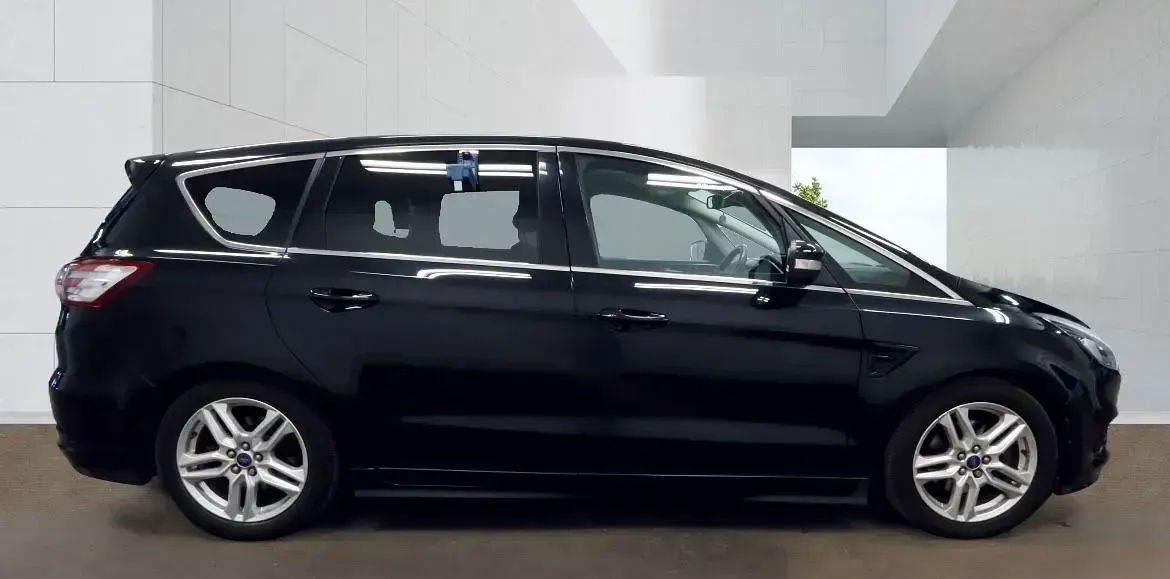 Usado Ford S-MAX Sport 180 HP (132 kW) 2016 Preto Monovolume