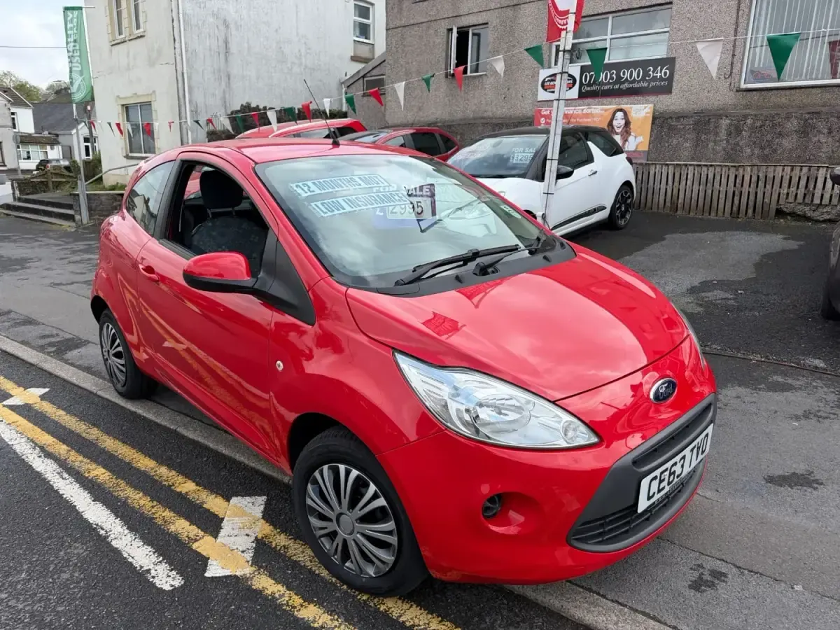Begagnad Ford Ka 69 HK (50 kW) 2013 Röd Halvkombi