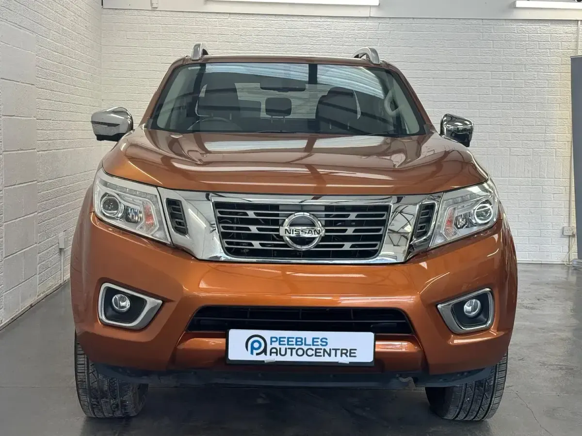 Used Nissan Navara Tekna 190 HP (139 kW) 2019 Yellow Pickup