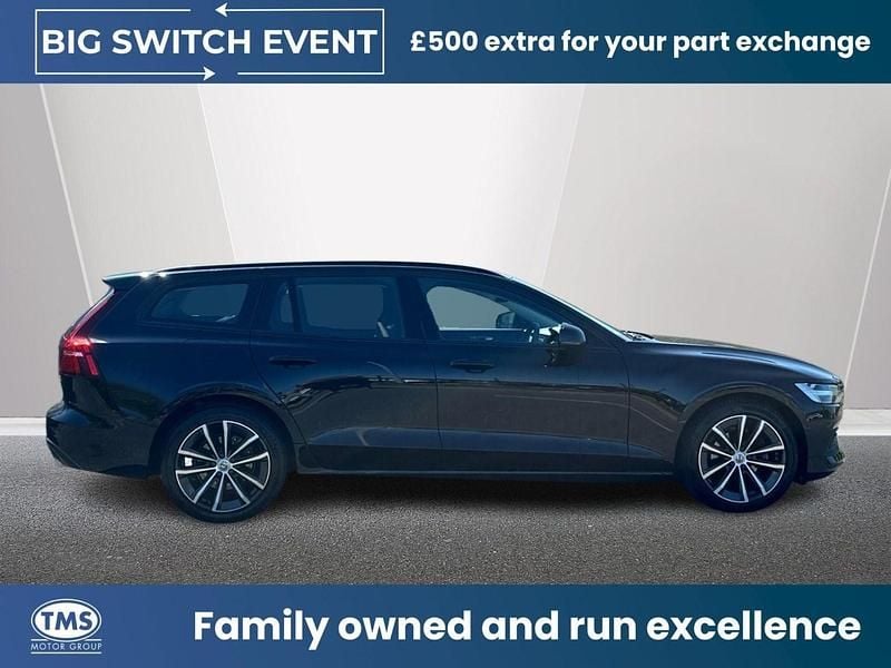 Usado Volvo V60 Momentum 2021 Preto Carrinha