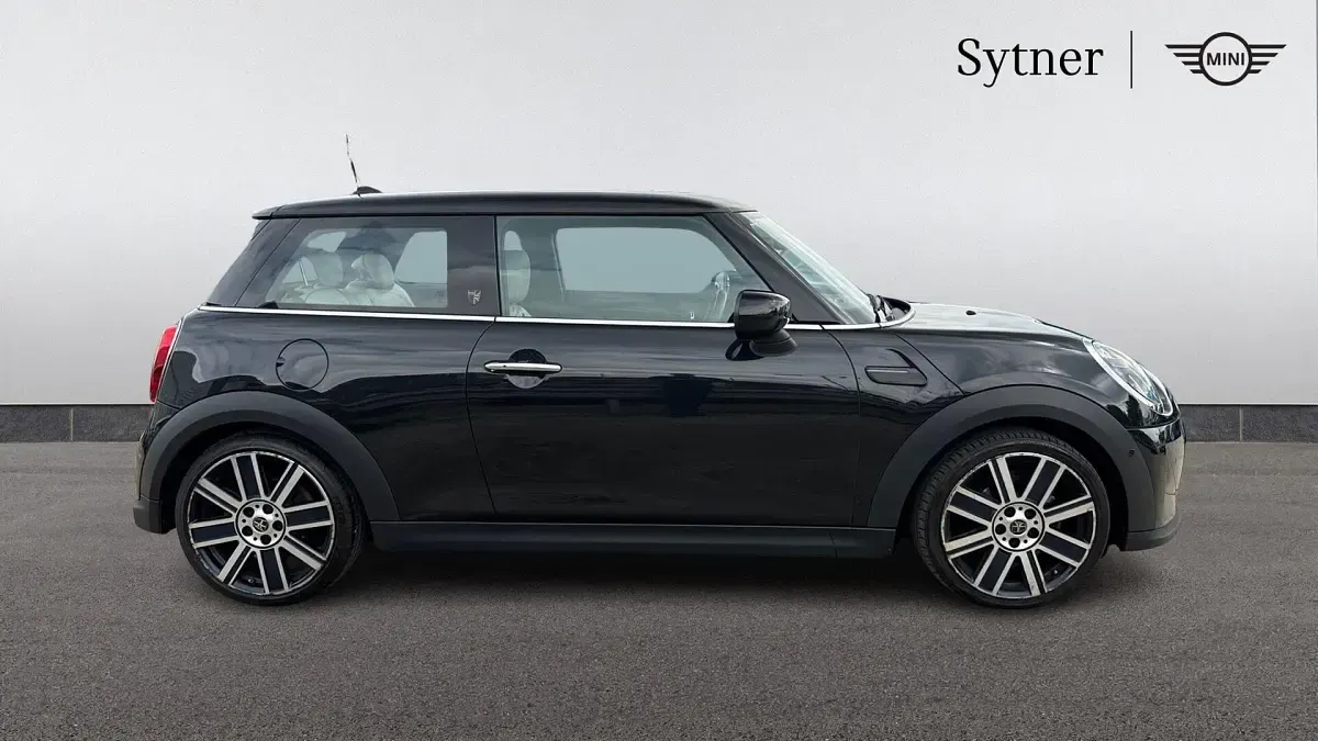Begagnad Mini Cooper Exclusive 134 HK (98 kW) 2023 Svart Halvkombi