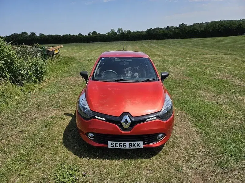 Used Renault Clio Play 75 HP (55 kW) 2016 Red Hatchback