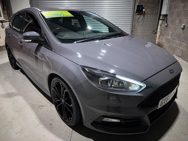 Used Ford Focus ST 250 HP (183 kW) 2017 Grey Hatchback