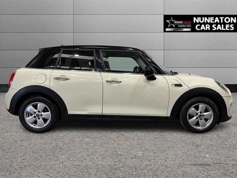 Used Mini Cooper Classic 136 HP (100 kW) 2019 White Hatchback