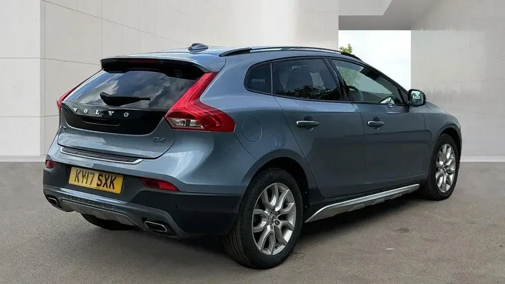 Used Volvo V40 2017 Blue Hatchback