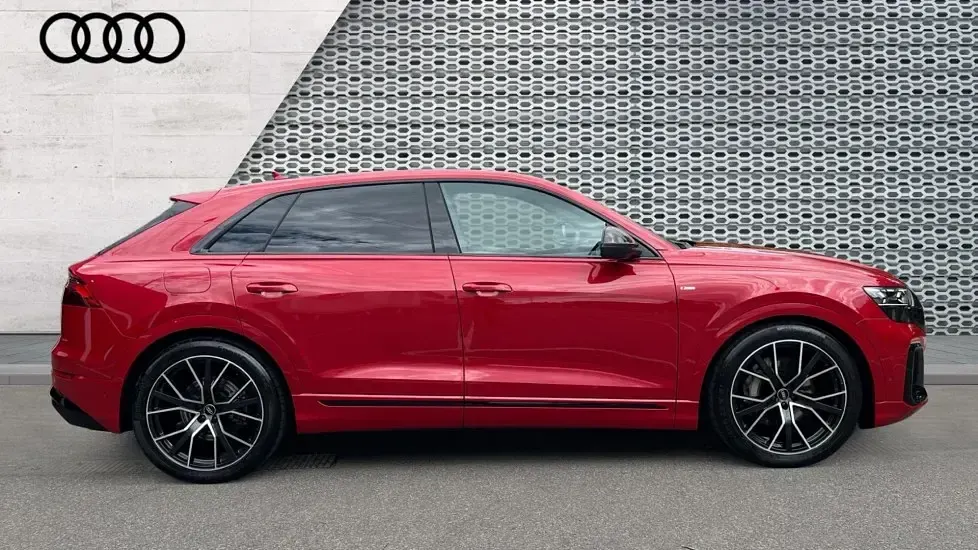Used Audi Q8 Comfort 340 HP (250 kW) 2025 Red SUV