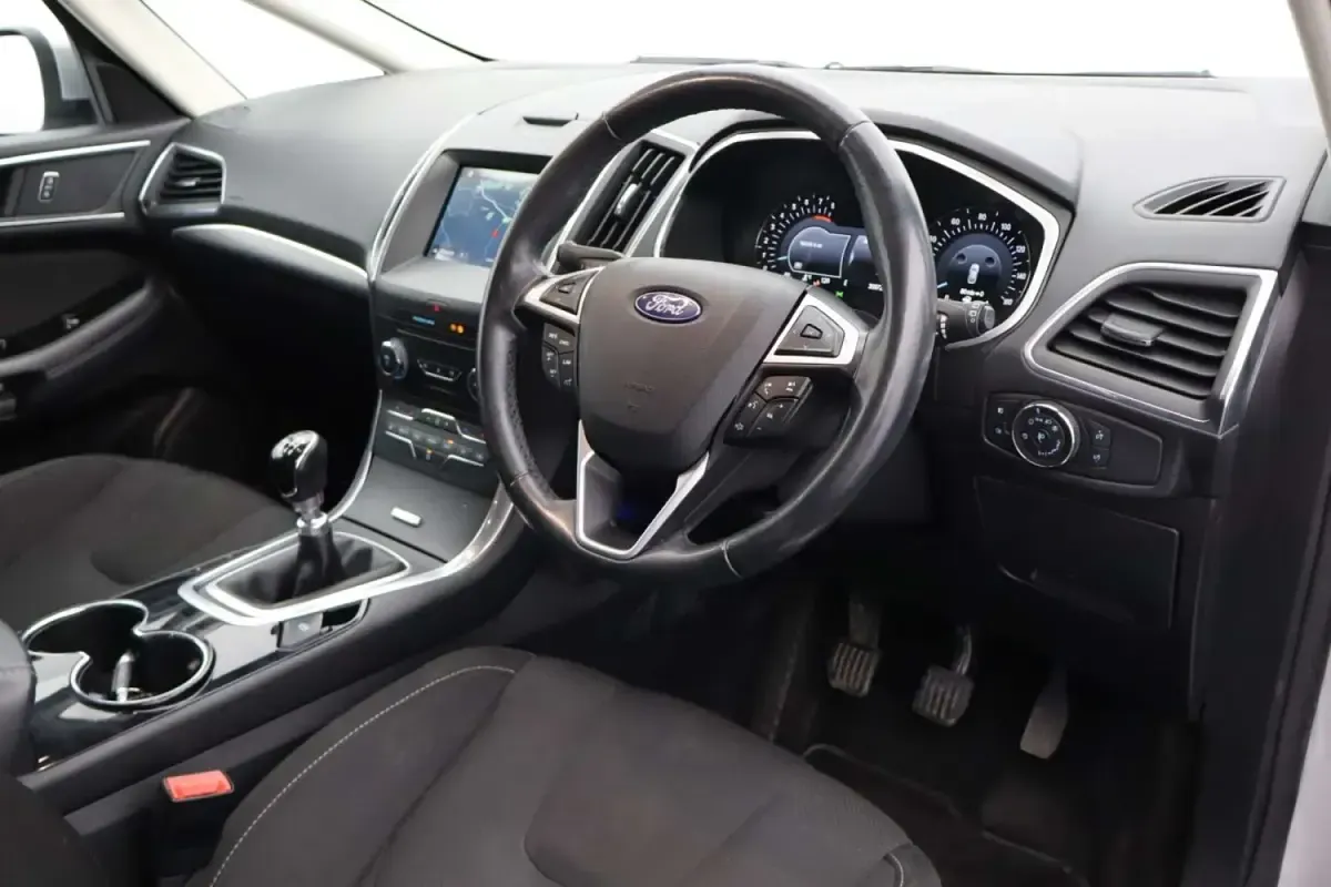 Begagnad Ford S-MAX Titanium 165 HK (121 kW) 2019 Silver Minibuss
