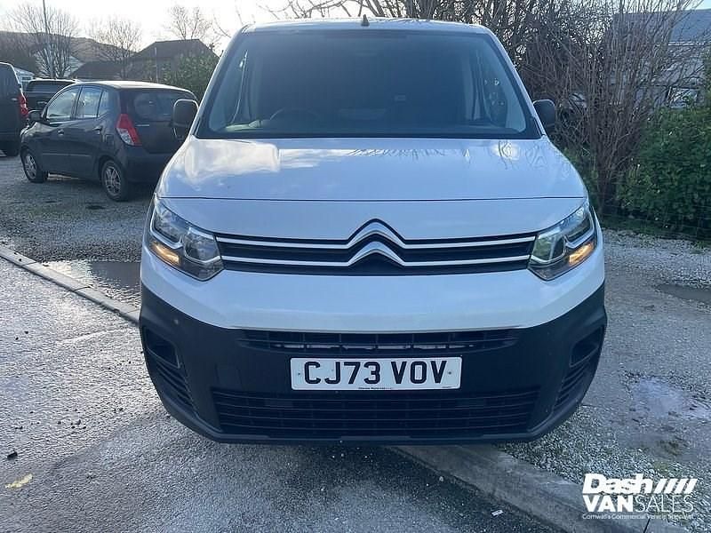 Usado Citroën Berlingo 100 CV (73 kW) 2023 Blanco Monovolumen