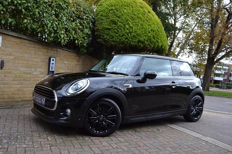 Black Used 2019 Mini Cooper Hatch Hatchback | £17,500 (Fair price) - Image 1/4