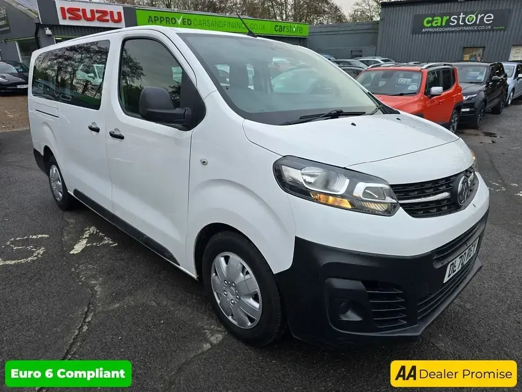Second-hand Vauxhall Vivaro Edition 120 CP (88 kW) 2020 Alb Monovolum