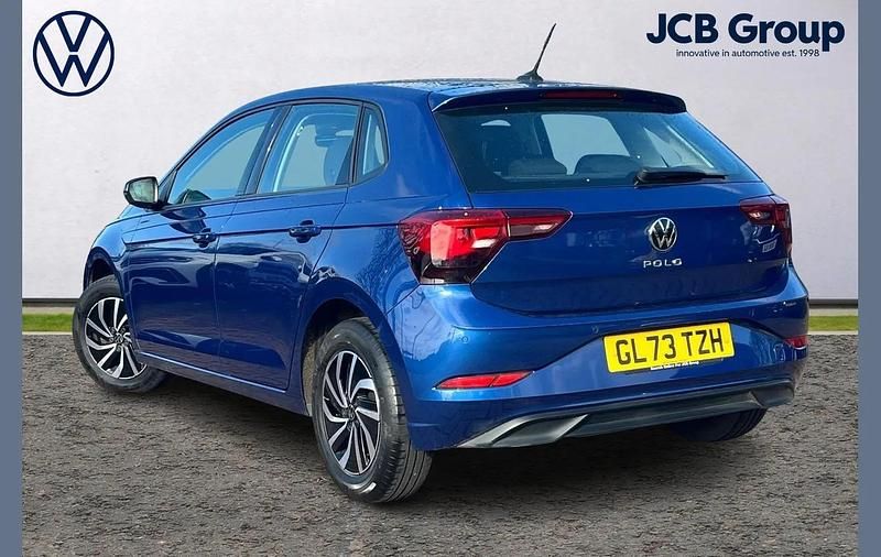 Used VW Polo Life 95 HP (69 kW) 2024 Blue Hatchback