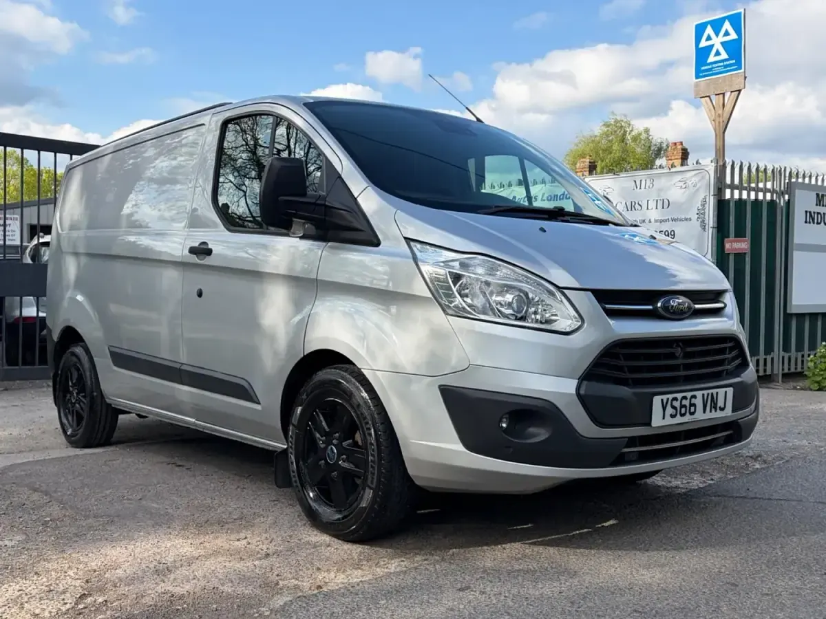 Używany Ford Transit Custom Trend 105 KM (77 kW) 2017 Srebrny Van