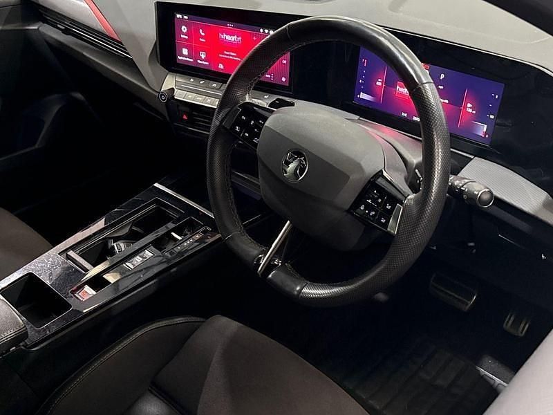 Used Vauxhall Astra GS Line 130 HP (95 kW) 2022 Yellow/black Hatchback