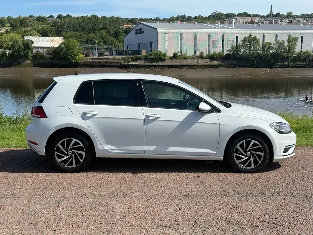 Used VW Golf VII Edition 115 HP (84 kW) 2019 White Hatchback