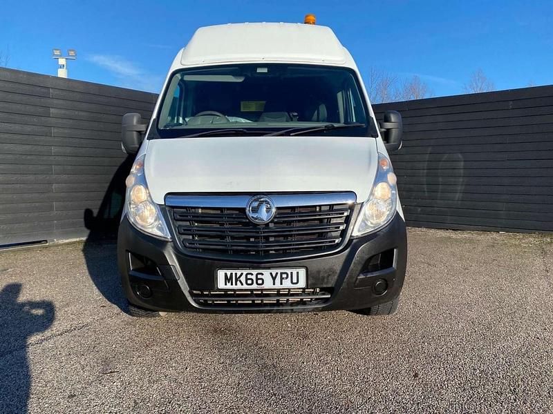 Used Vauxhall Movano 125 HP (91 kW) 2016 White MPV